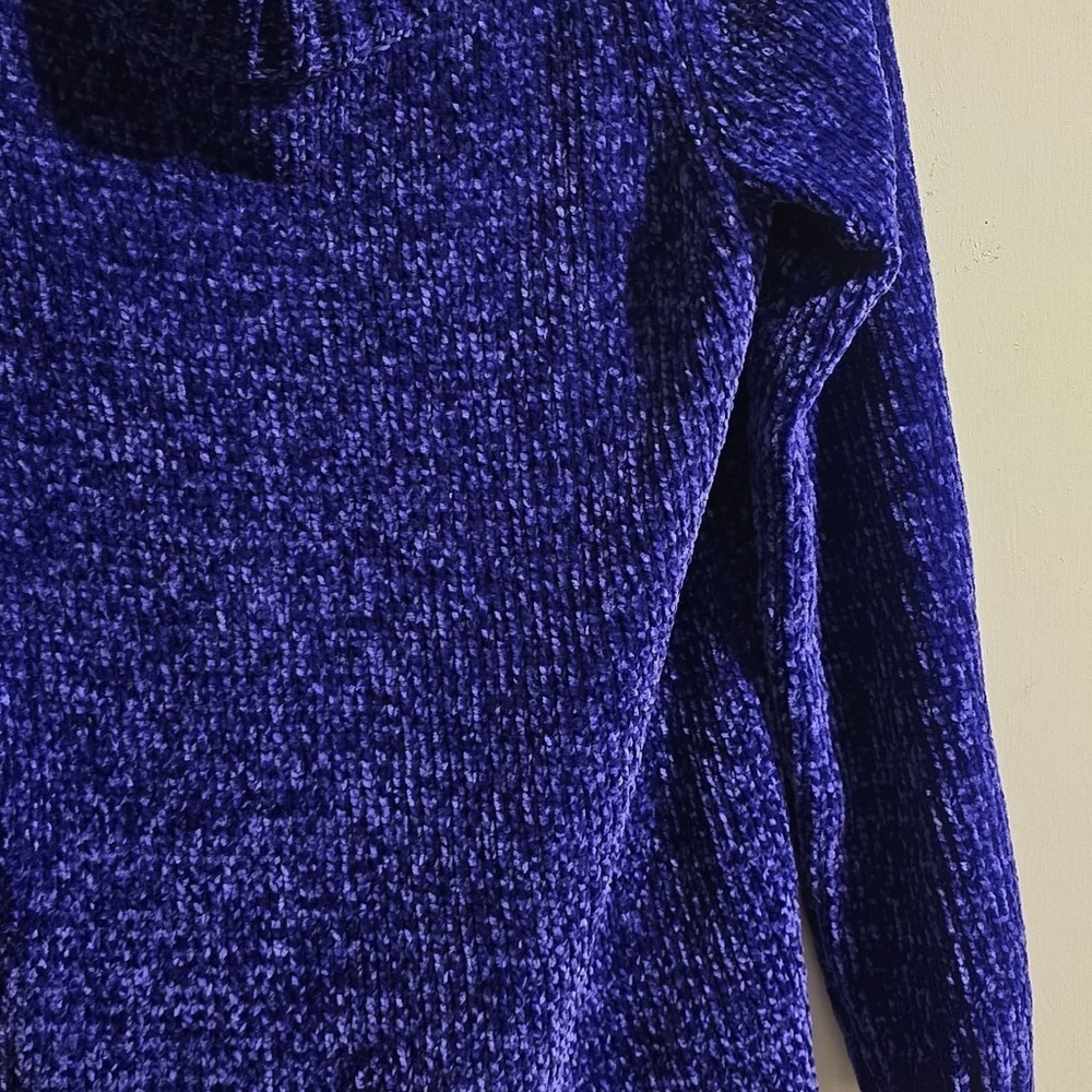 Liz Claiborne Women's V-Neck Sweater in Rich Blue - Picture 5 of 13